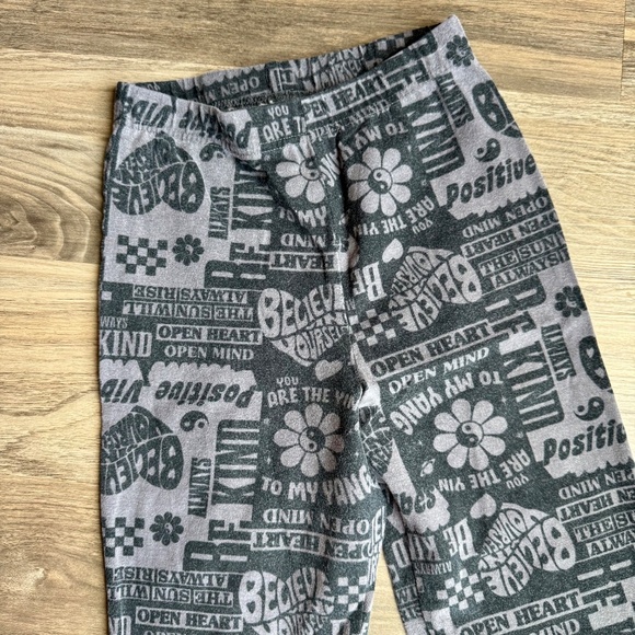 Zoe + Liv Positive Vibes Graphic Print Flare Leg Pants Black & Gray Size XS - Picture 7 of 10